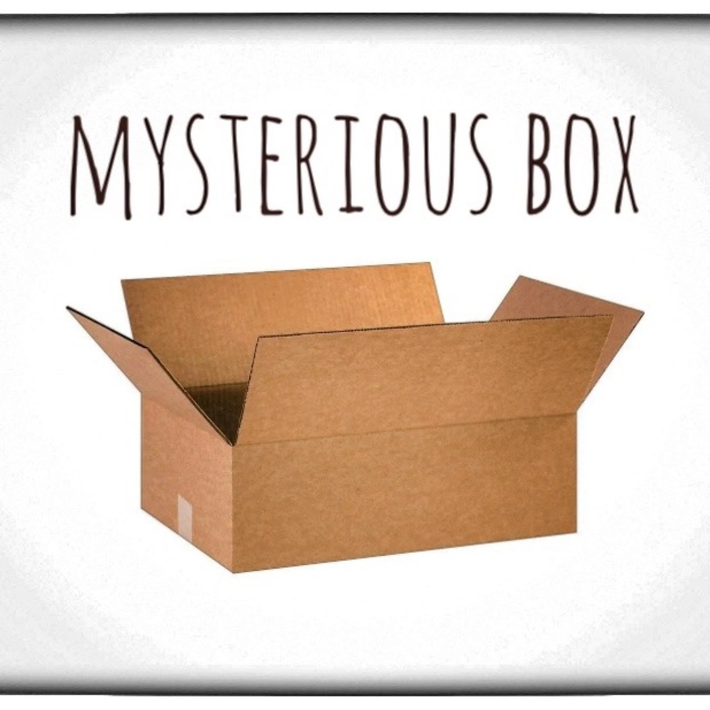 Mysterious box of Good stuffs (clothes, accessories and more)